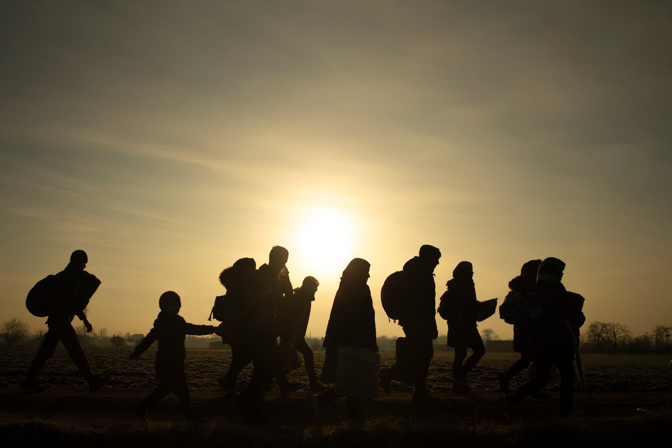 migrants crossing border