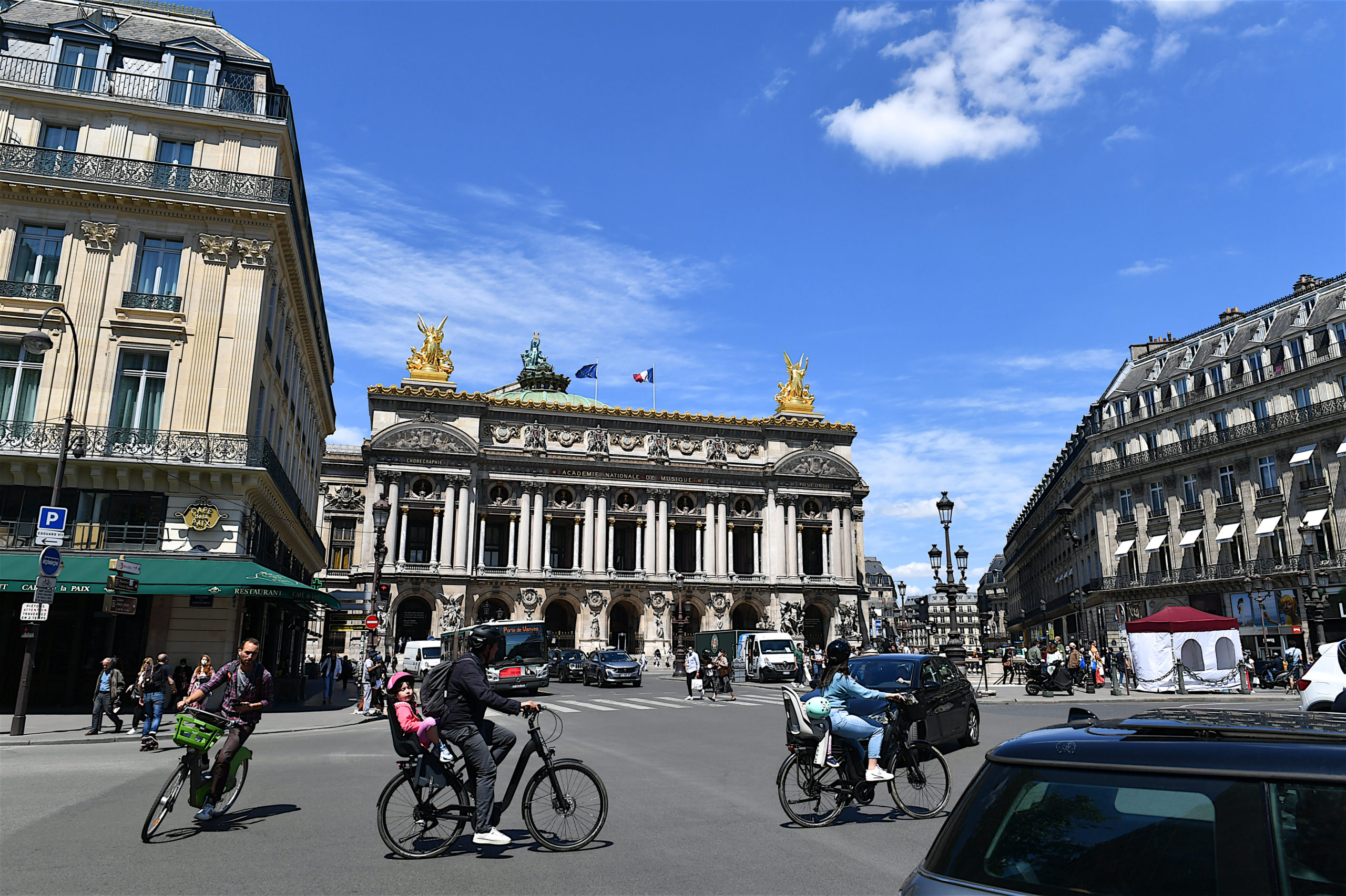 biking in paris